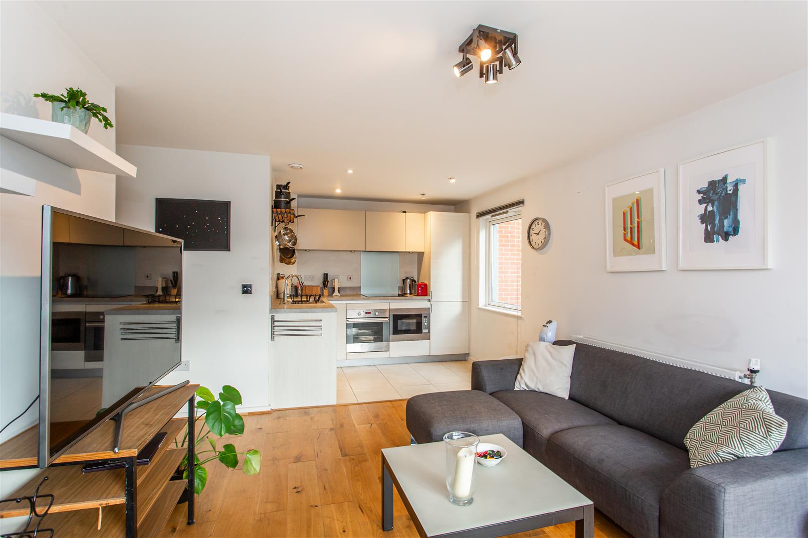 Kirkby Apartments, Mile End